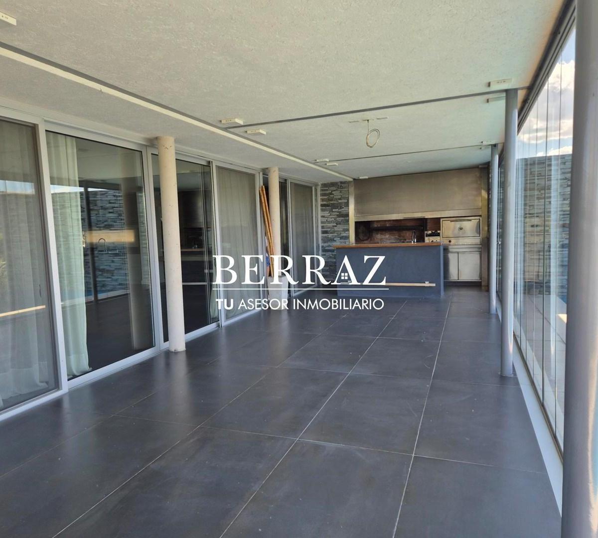Casa Venta 4 Dorm. Barrio El Yacht Lote de 893 m² Nordelta 1