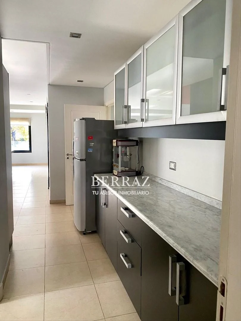 Casa alquiler anual 6 ambientes amoblada en Ayres de Pilar lote de 1011 m2