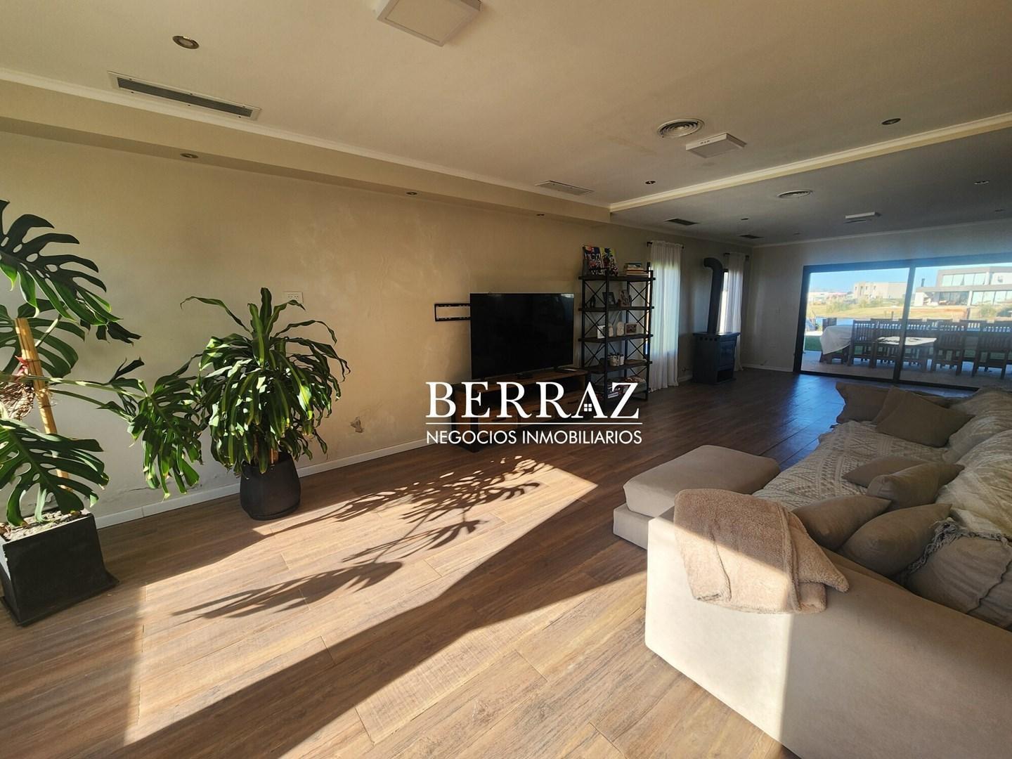 Casa Alquiler Temporario 5 Dormitorios Barrio San Sebastián Lote de 857 m2 Escobar