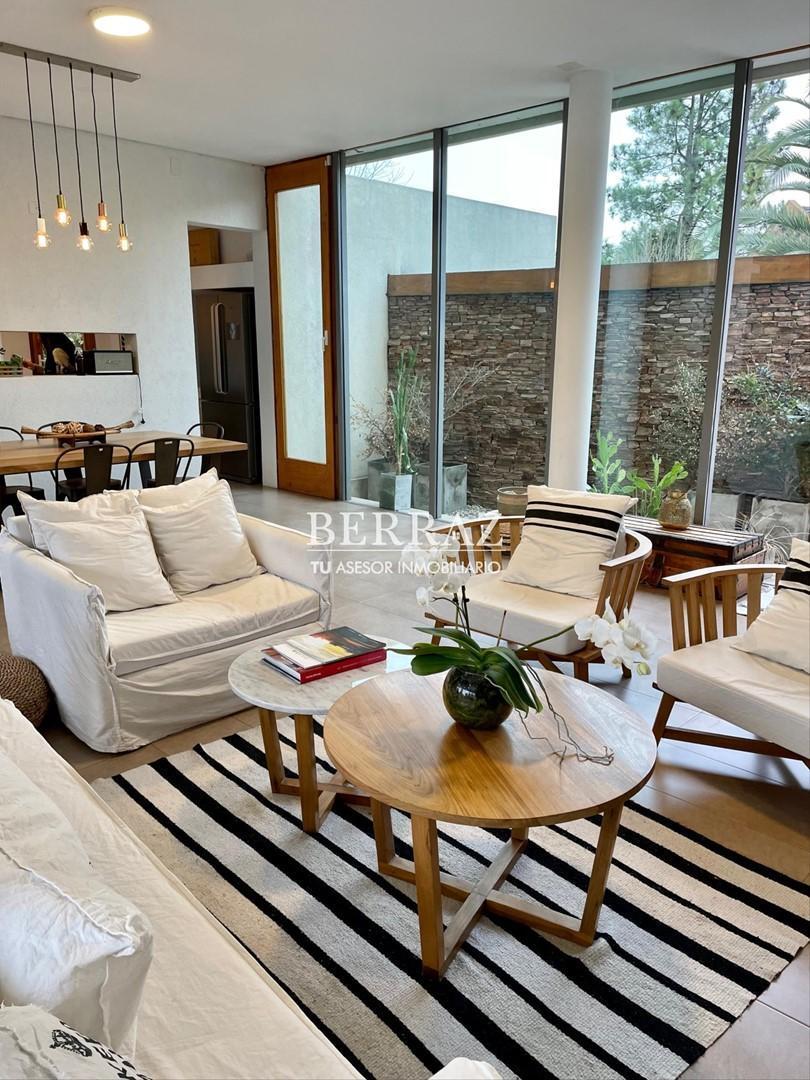 Casa venta 6 ambientes en Saint Matthew' s Pilar lote de 928 m2