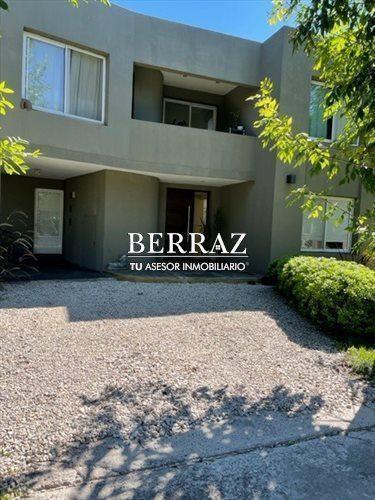 Casa venta 6 ambientes en Campo Grande Pilar lote de 800 m2