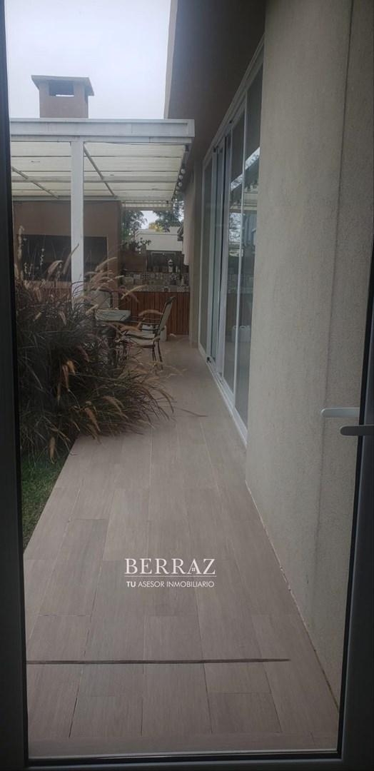 Casa venta 5 ambientes en Santa Elena Pilar del Este lote de 580 m2