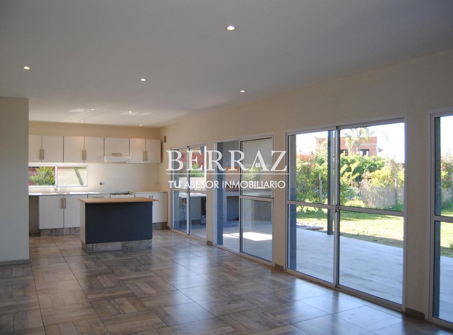 Casa en venta en barrio San Eduardo Pilar del Este lote de 450 m2