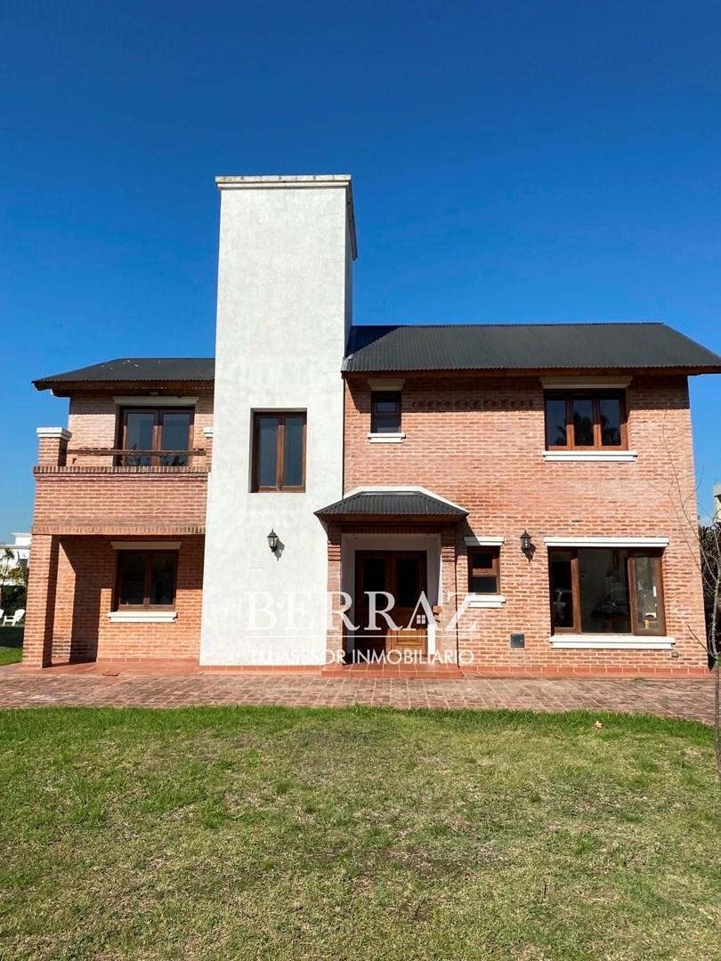 Casa venta 5 ambientes en Campo Grande Pilar lote de 800 m2