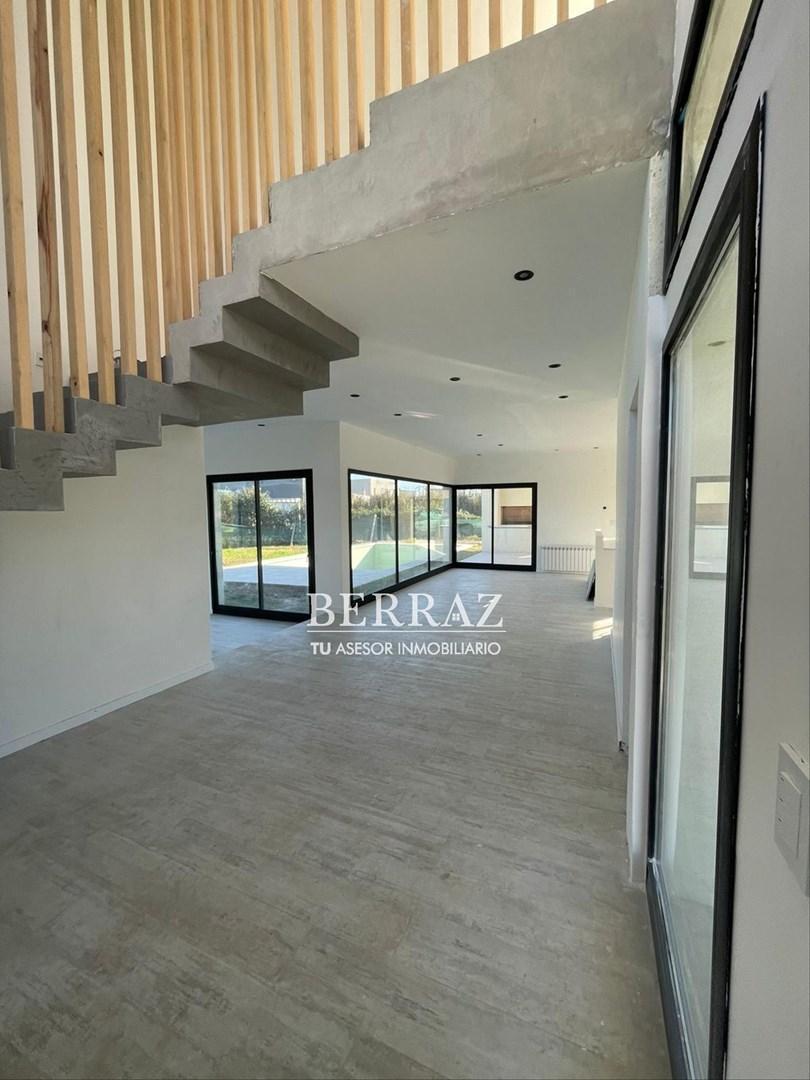 Casa venta 5 ambientes en Islas El Cantón Escobar lote 741 m2