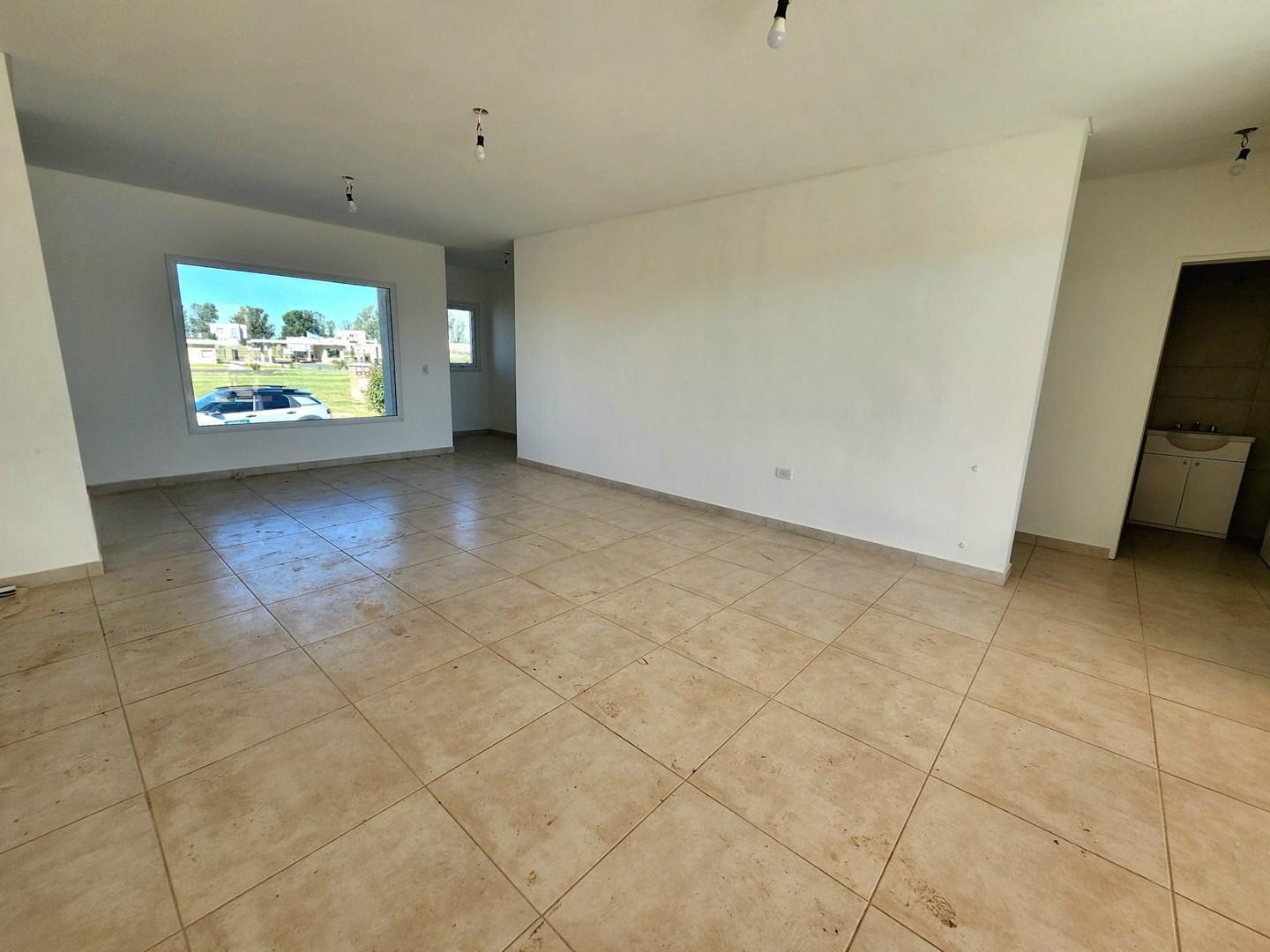 Casa Venta con Pileta 3 Dormitorios Barrio Santa Sofía Lote de 615 m2 Pilar del Este