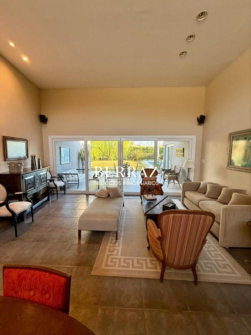 Casa Venta 3 Dormitorios Barrio Montura Lote de 835 m2 Pilar