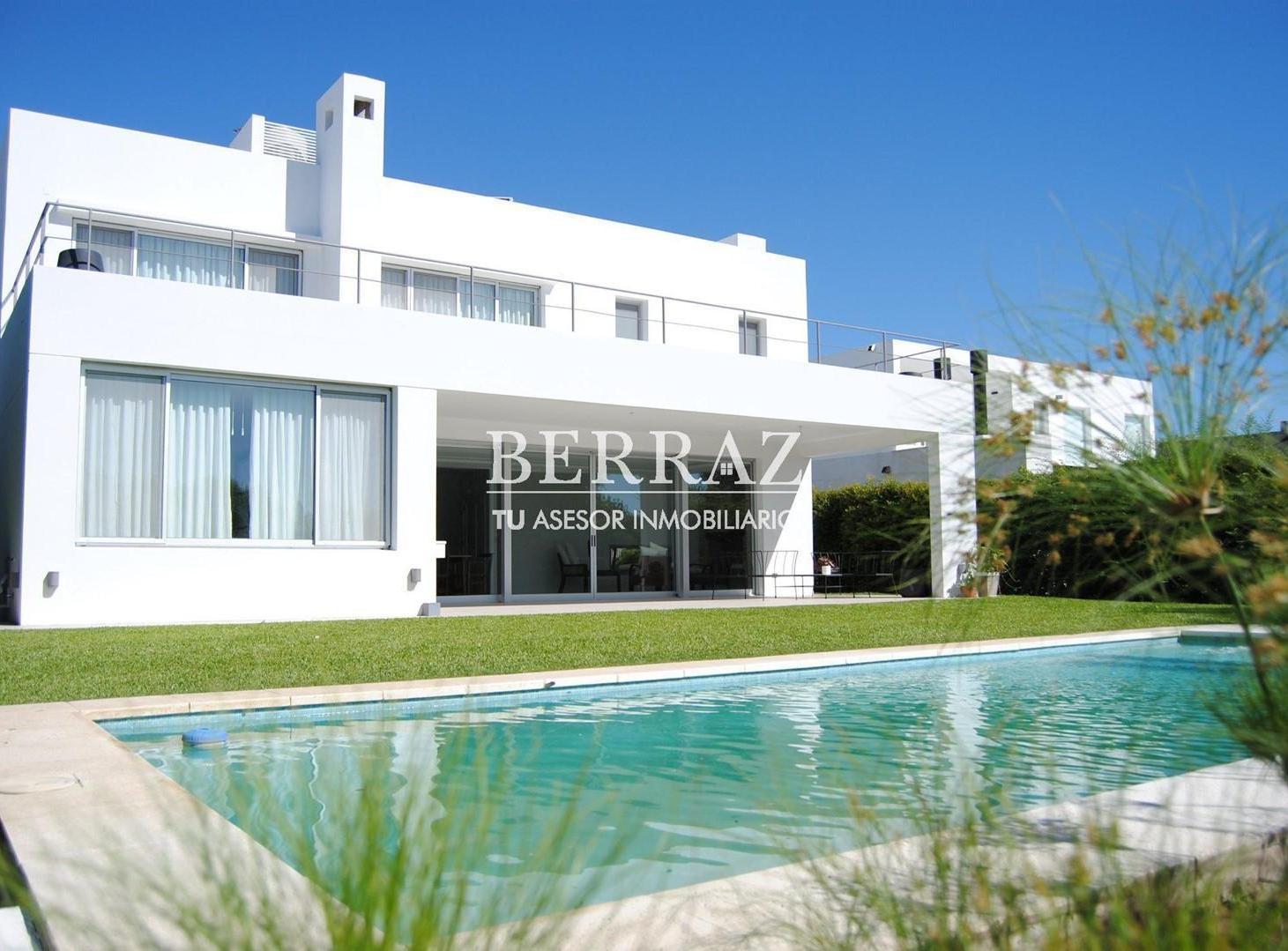 Casa venta de 7 ambientes al río en San Marco Villanueva lote de 900 m2