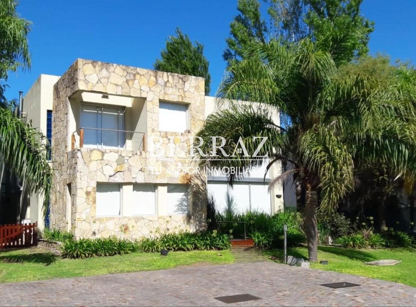 Casa venta 5 ambientes en Campo Grande Pilar lote de 800 m2