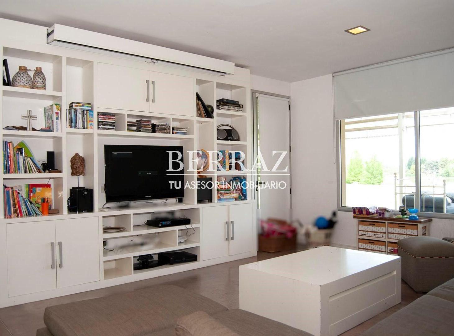 Casa Venta 6 ambientes en San Francisco CC Manzanares a la laguna lote de 2370 m2
