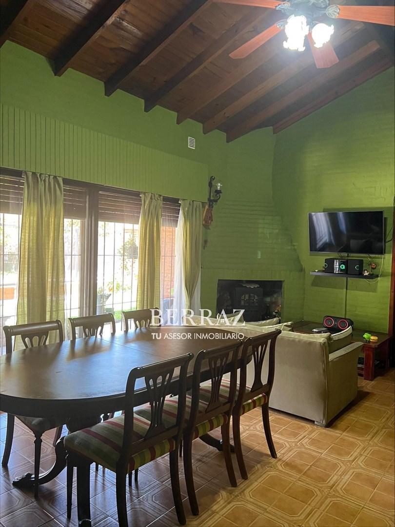 Casa venta 4 ambientes en barrio Montecarlo Pilar lote de 360 m2