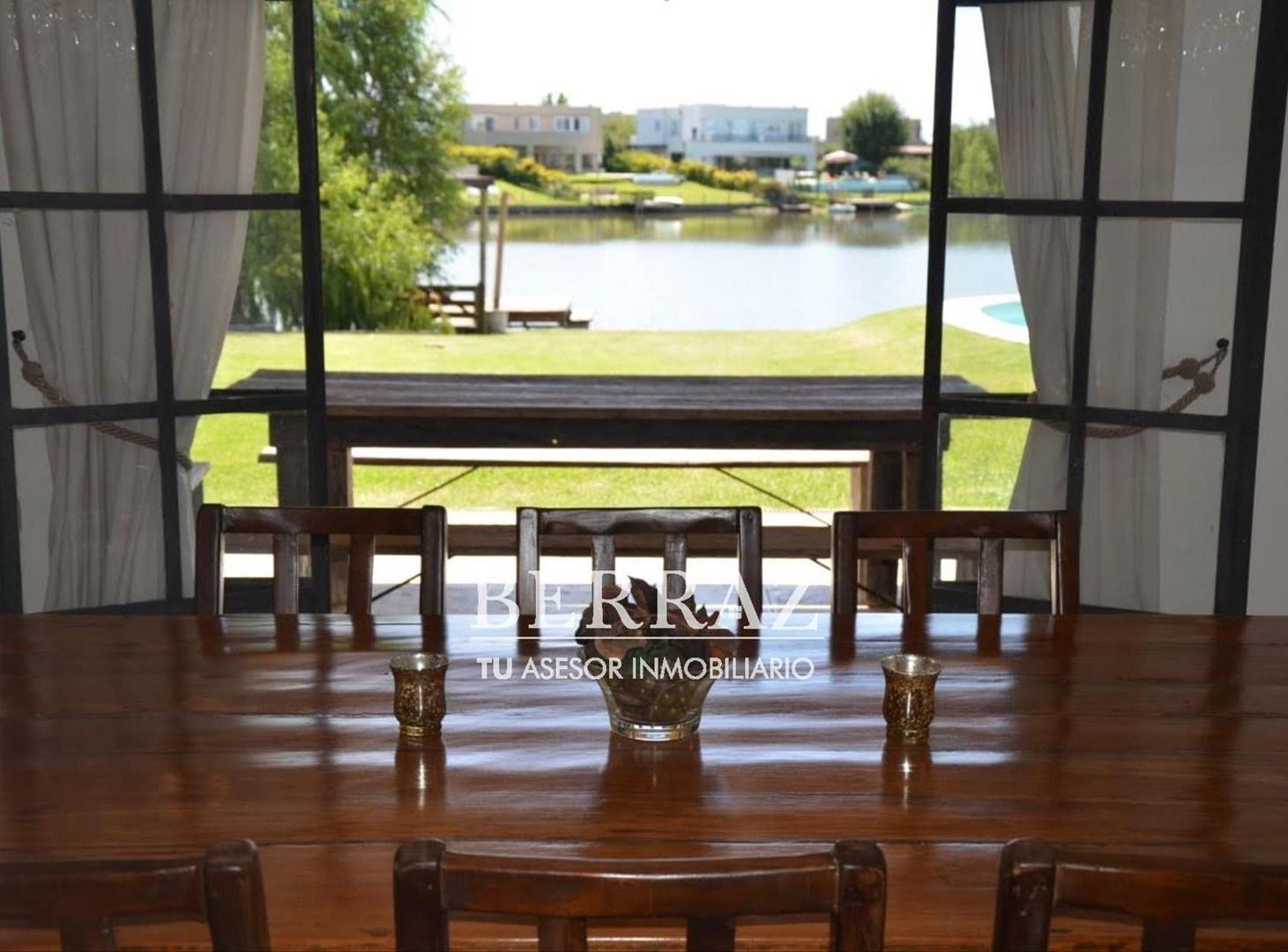 Casa venta 6 ambientes a la laguna en San Marco Villanueva lote de 1065 m2