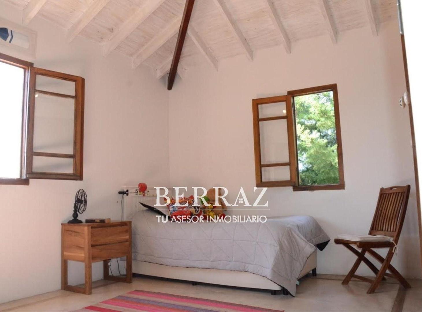 Casa venta 6 ambientes a la laguna en San Marco Villanueva lote de 1065 m2