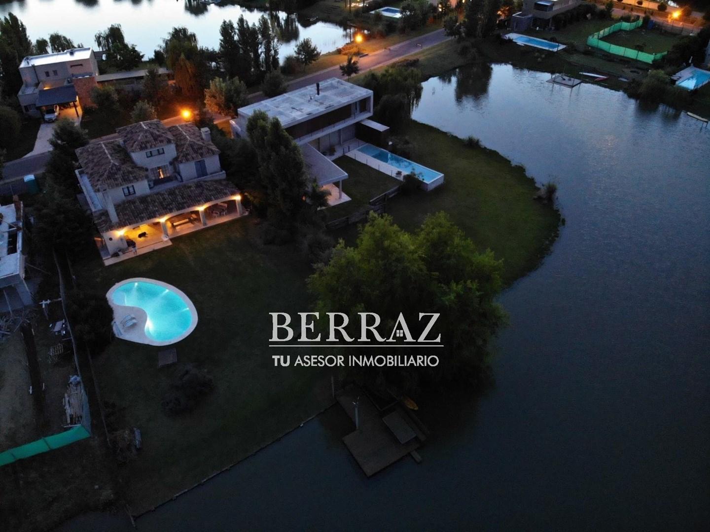 Casa venta 6 ambientes a la laguna en San Marco Villanueva lote de 1065 m2