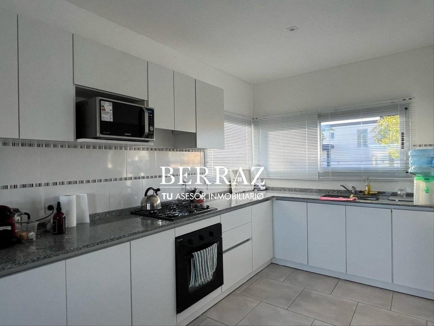 Foto de Casa Venta 3 Dormitorios Barrio San Sebastian Area 7 Lote de 828 m2, imagen 3