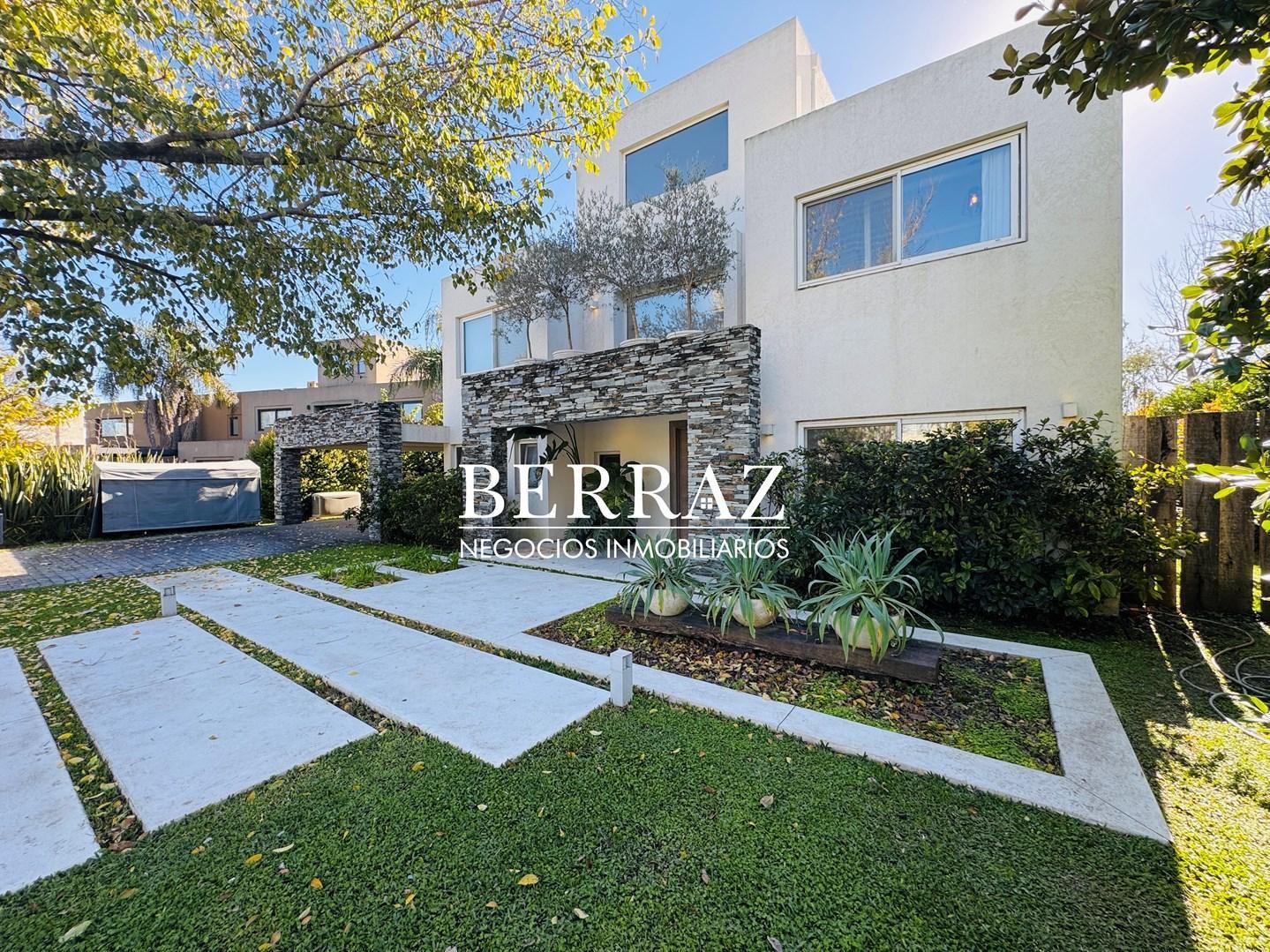Casa Venta 5 Dormitorios Ayres del Pilar Lote de 1037 m2 Pilar