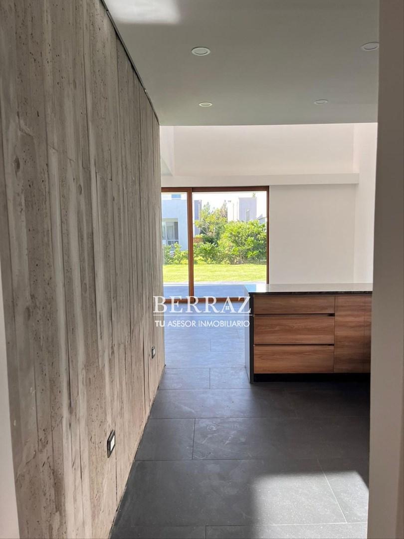 Casa venta 6 ambientes en Castaños lote de 530 m2