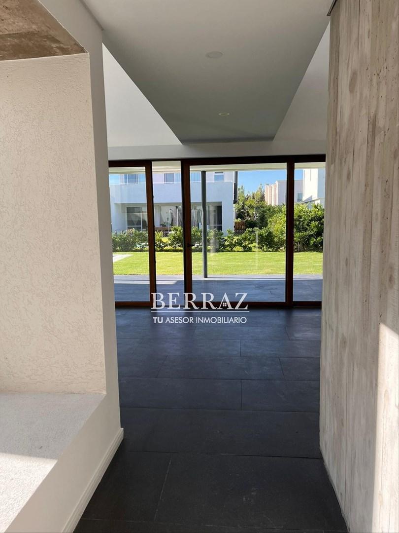 Casa venta 6 ambientes en Castaños lote de 530 m2