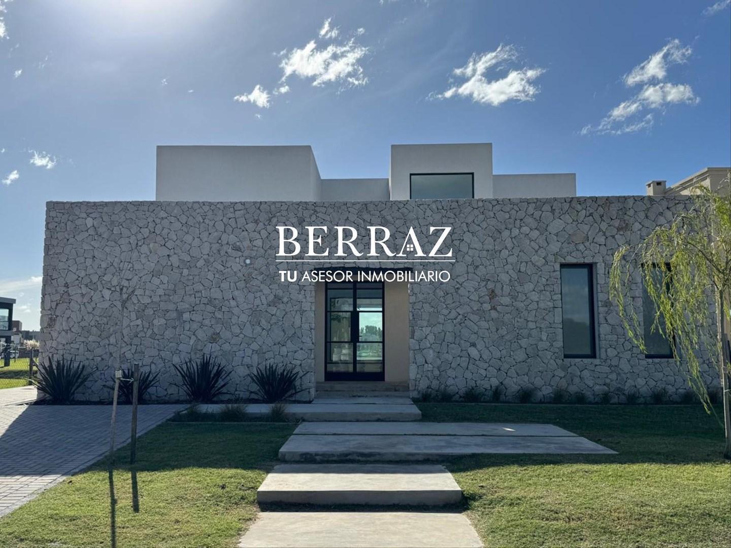 Casa venta 6 ambientes a la laguna en Santa Ana Villanueva lote de 636,67 m2
