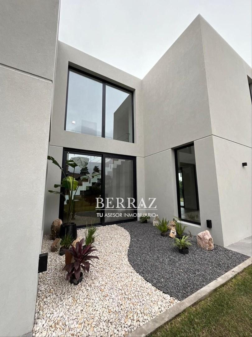 Casa venta 5 ambientes en Ayres Plaza Pilar lote de 923 m2