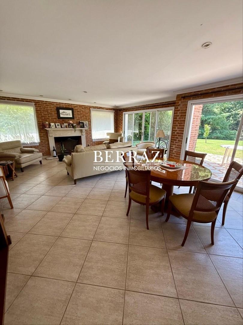 Casa Venta 5 Dormitorios Village Golf & Tennis CC Lote de 918 m2 Pilar