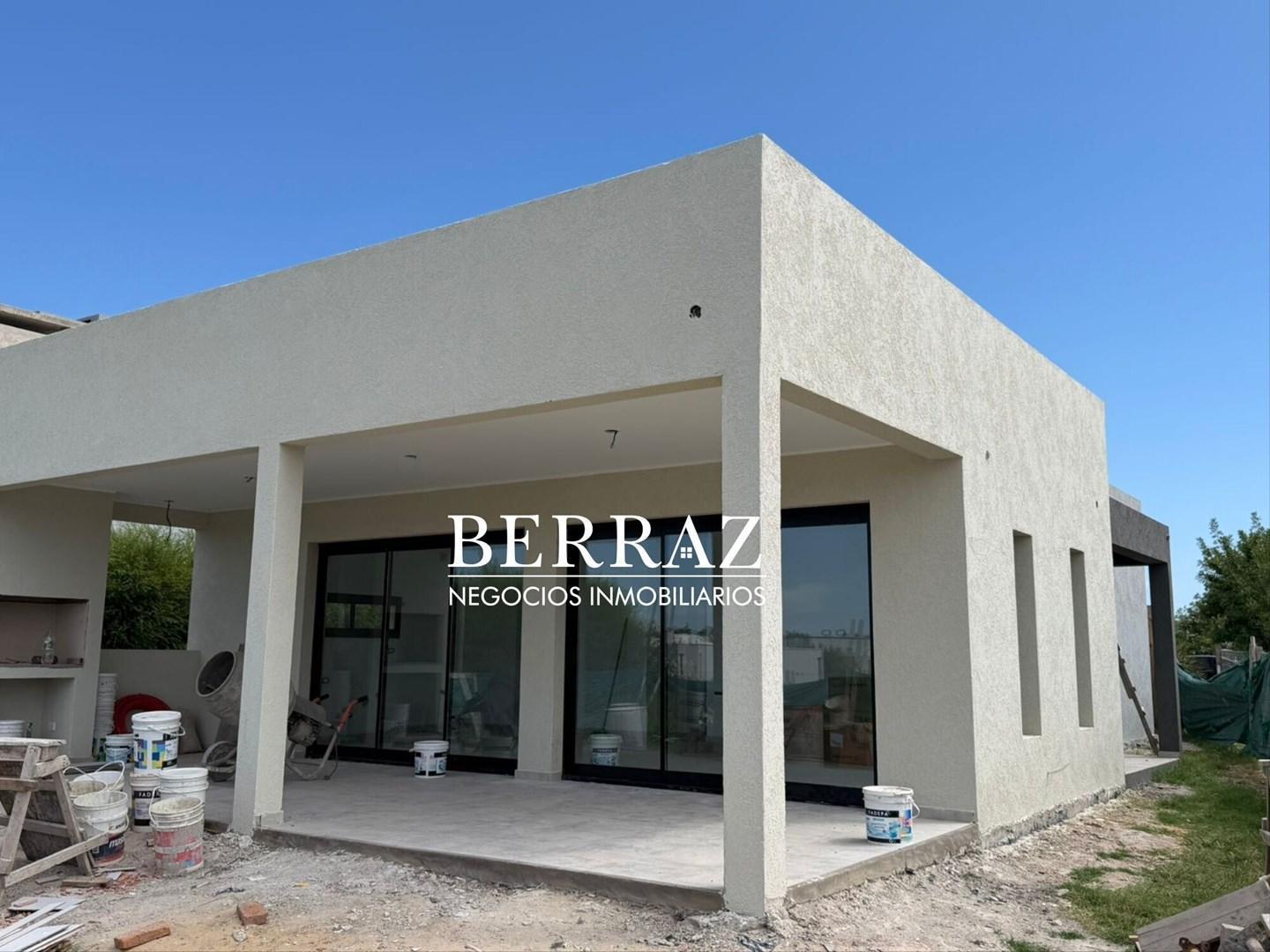 Casa Venta 3 Dormitorios Barrio Santa Sofia Lote de 490 m2 Pilar del Este, Zona Norte