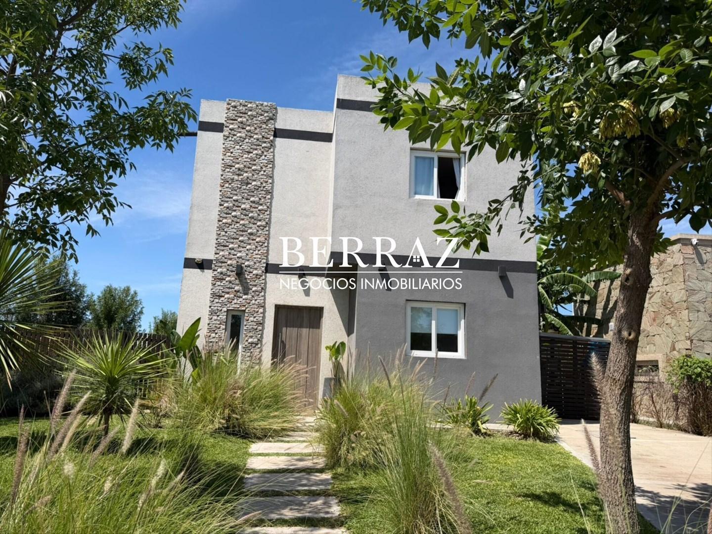 Casa Venta 2 Dormitorios Barrio Santa Lucia Lote de 610 m2 Pilar del Este, Zona Norte
