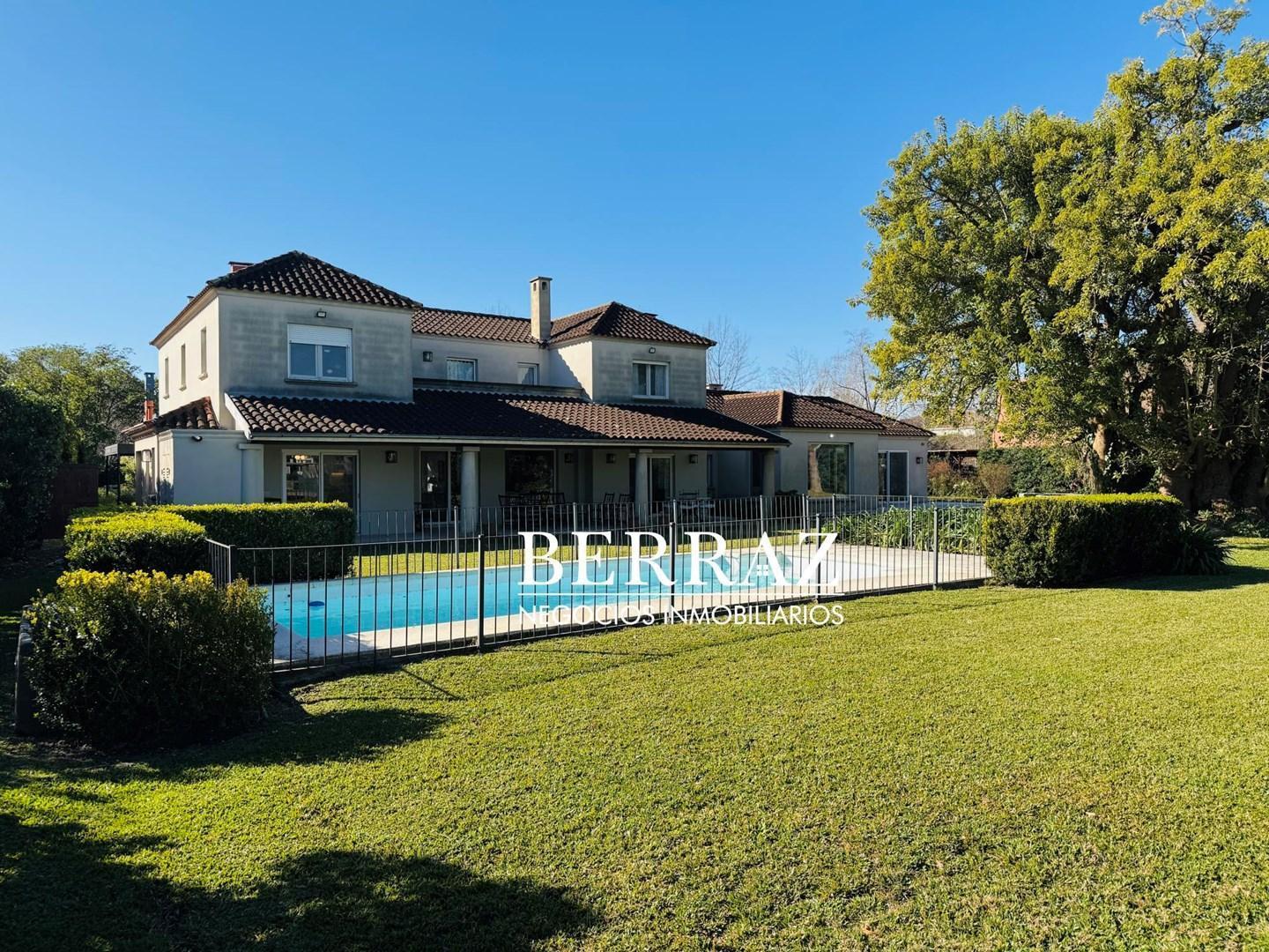 Casa Venta 6 Dormitorios Ayres de Pilar Lote de 1826 m2 Pilar