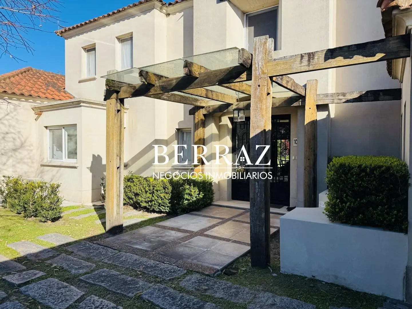 Casa Venta 6 Dormitorios Ayres de Pilar Lote de 1826 m2 Pilar 2