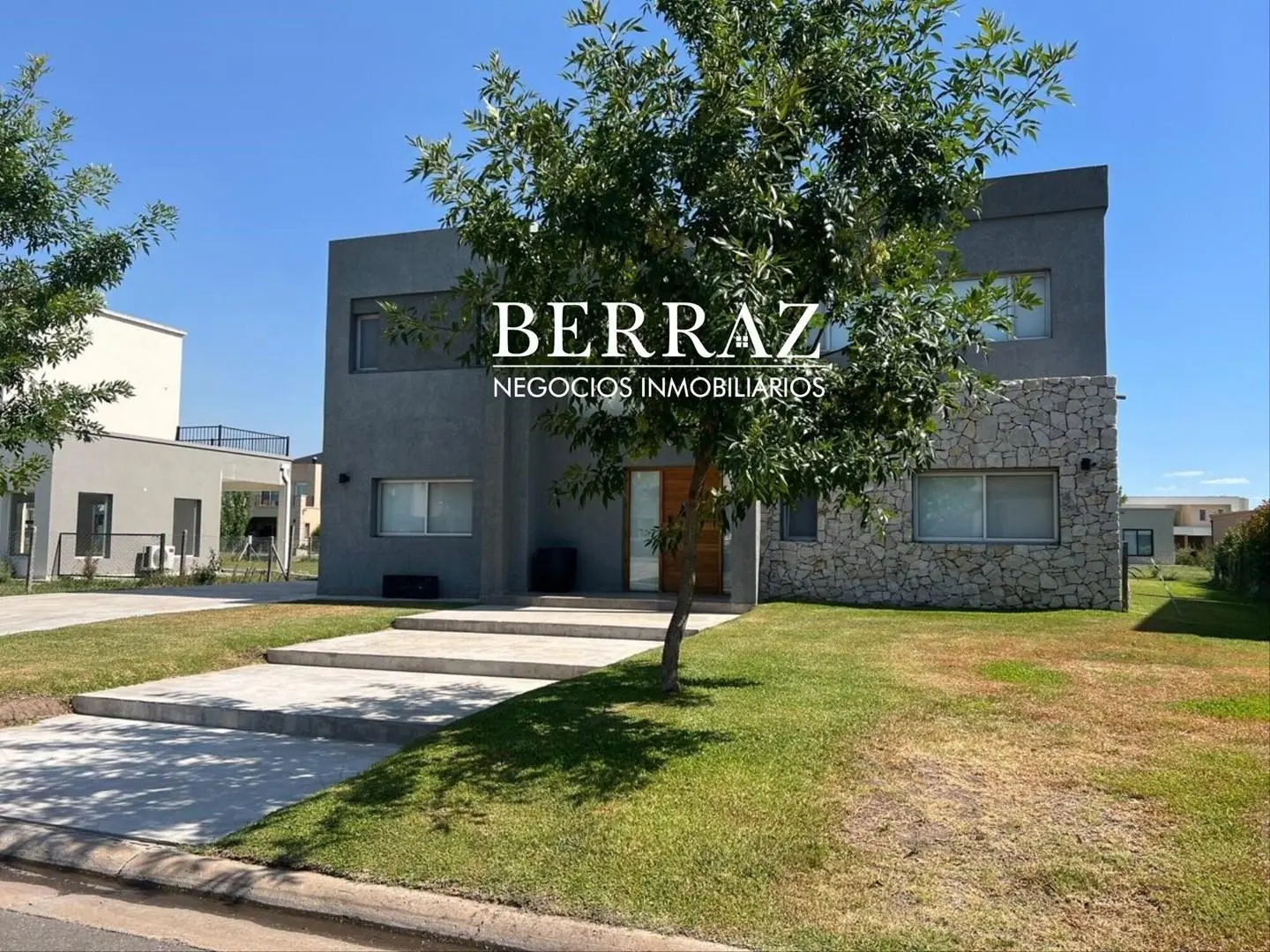 Casa Alquiler Anual 3 Dormitorios Barrio El Trebol lote de 961 m2 Haras Santa Maria Escobar 2