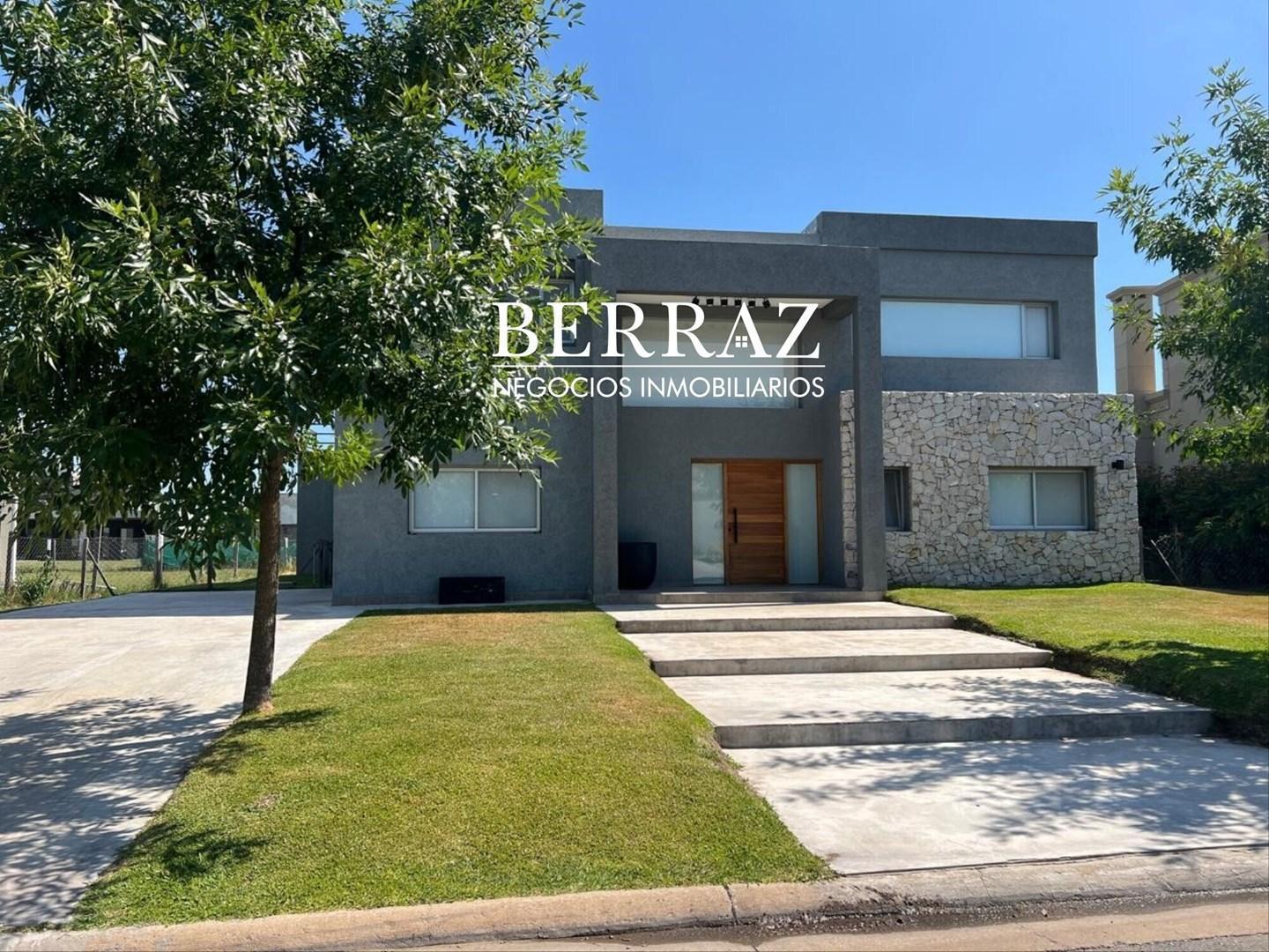 Casa Alquiler Anual 3 Dormitorios Barrio El Trebol lote de 961 m2 Haras Santa Maria Escobar
