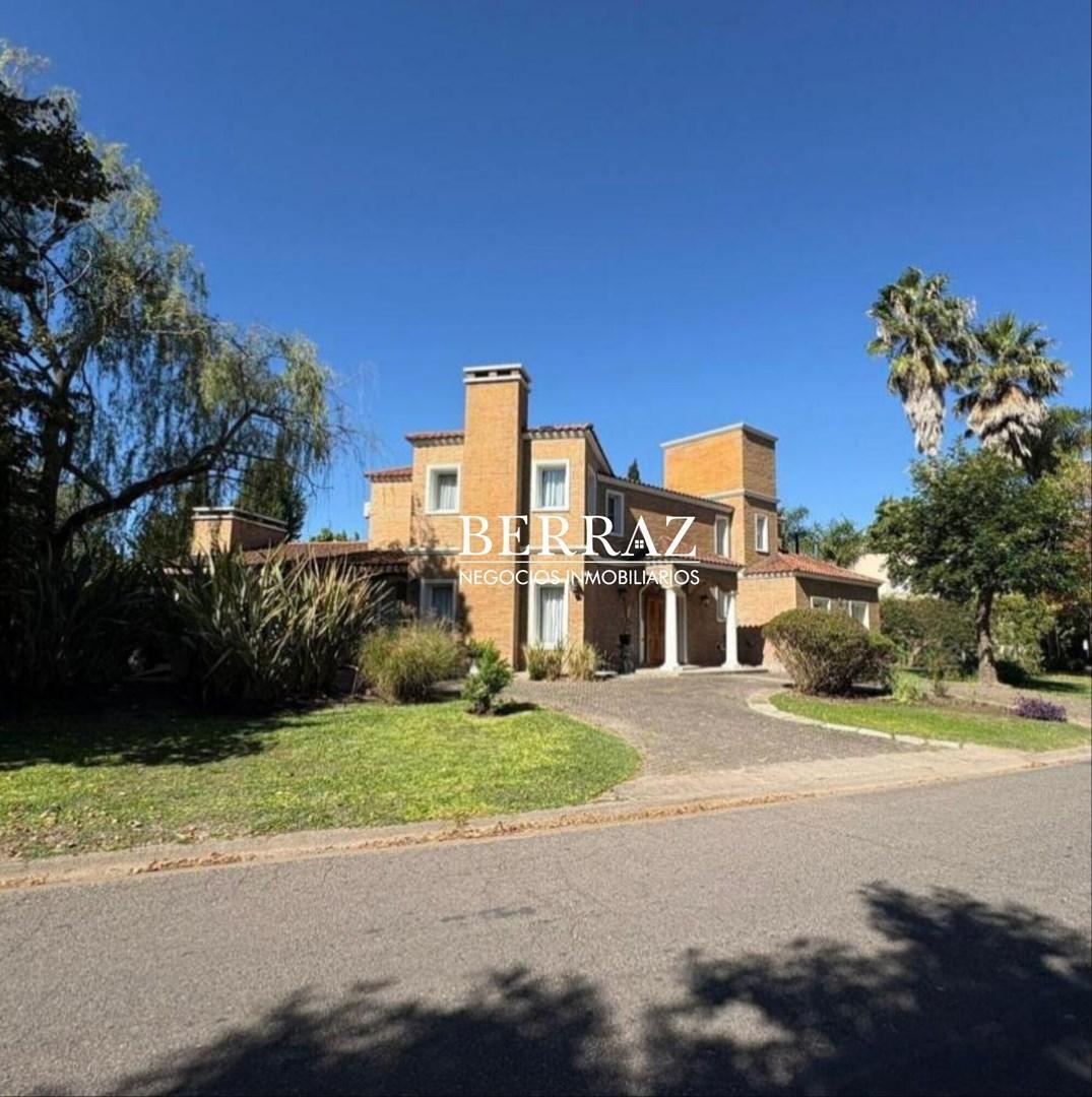 Casa Alquiler 4 Dormitorios Barrio Saint Matthew´s Lote de 800 m2 Pilar Zona Norte