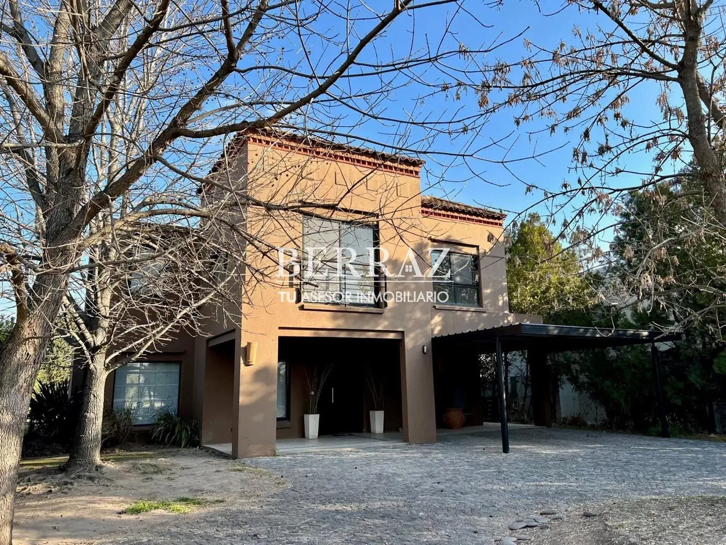 Casa alquiler anual semi amoblado en Ayres de Pilar lote de 980 m2 2