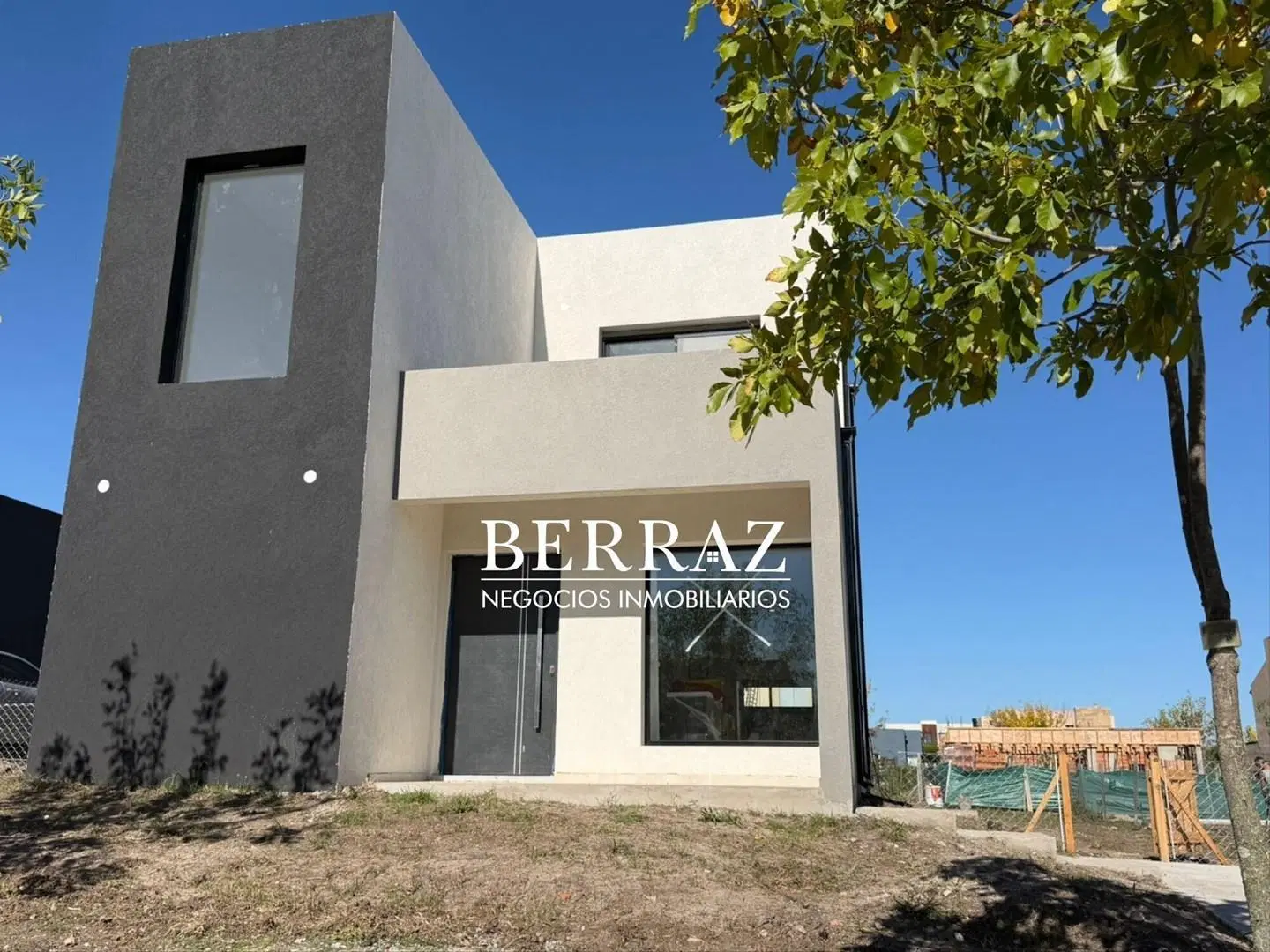 Casa Venta 4 Dormtorios Barrio Santa Elena Lote de 576 m2 Pilar del Este 3