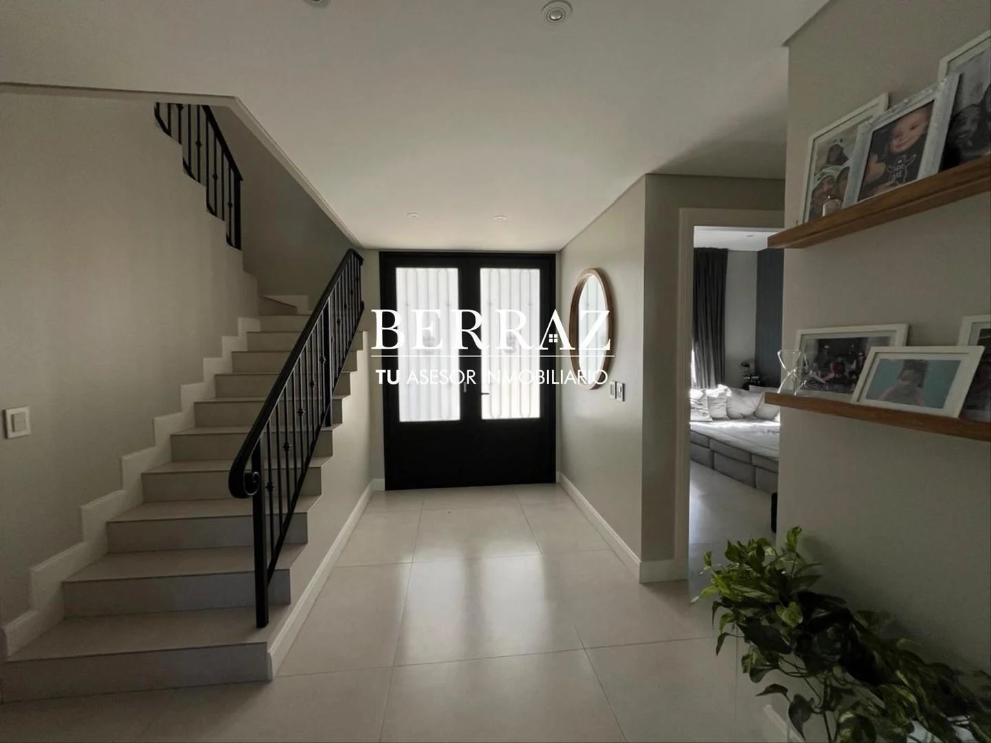 Casa Venta 5 Dormitorios Barrio Ayres Plaza Lote de 623 m2 Pilar