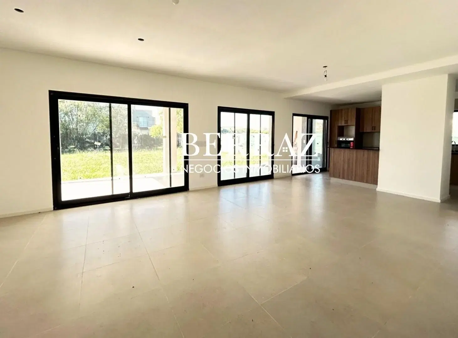 Casa Venta 3 Dormitorios Barrio El Canton Golf Lote de 806 m2 Escobar 4