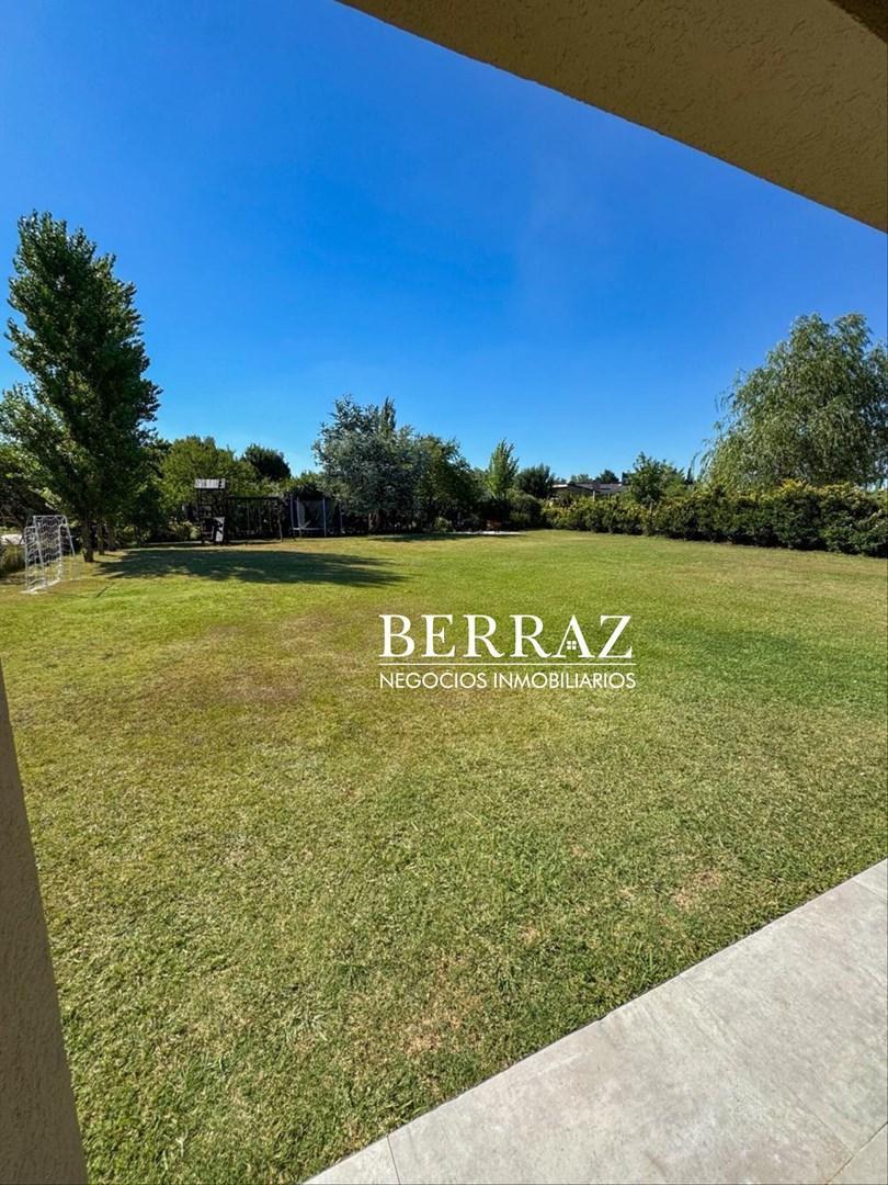 Casa Venta 3 Dormitorios Barrio Altos de Manzanares Lote de 1129 m2 Pilar, Zona Norte