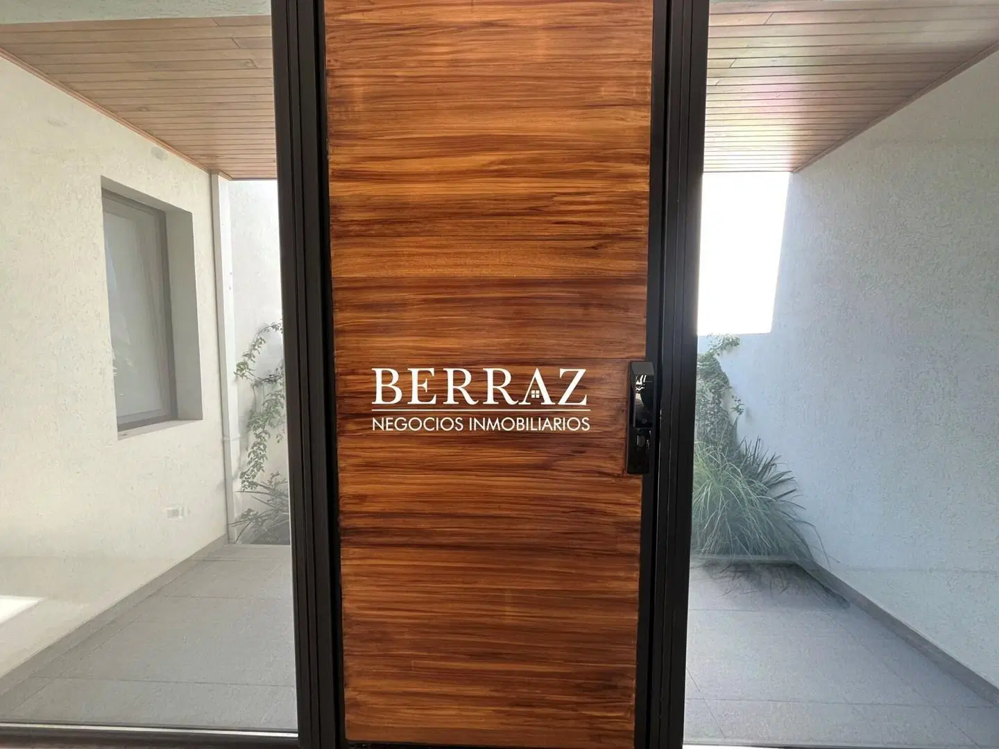 Casa Venta 4 Dormitorios Estancias del Pilar, Lote de 1205 m2 Pilar 2
