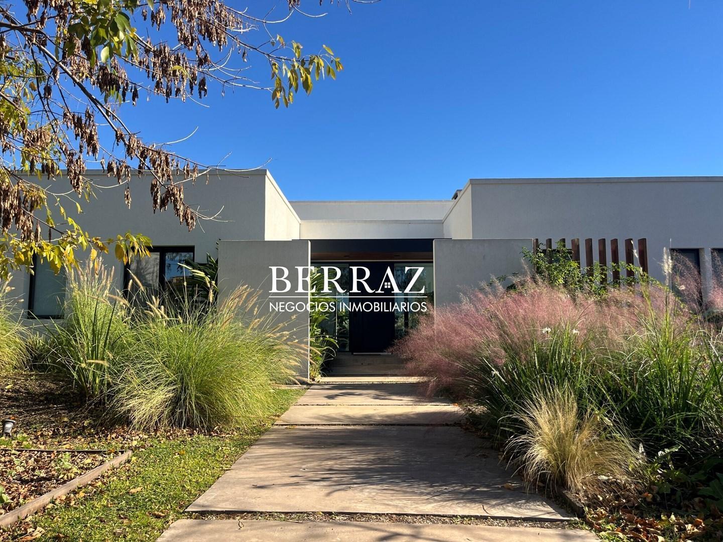Casa Venta 4 Dormitorios Estancias del Pilar, Lote de 1205 m2 Pilar