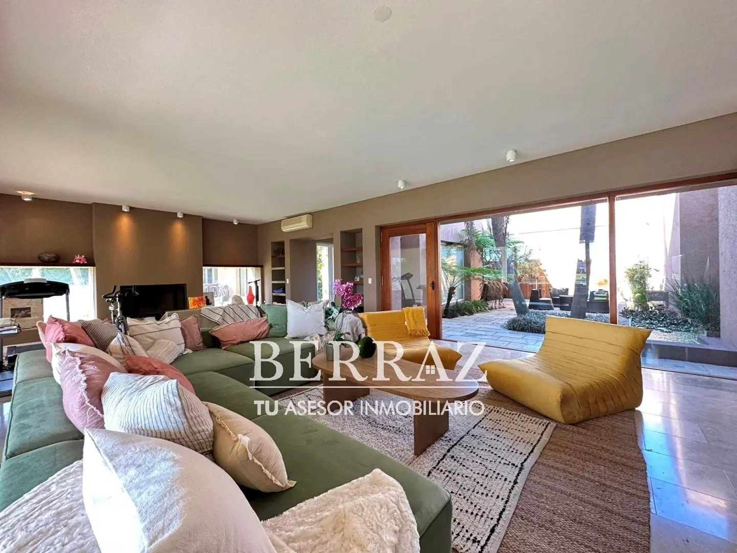 Casa venta 6 ambientes a la laguna en Santa Catalina Villanueva lote de 2187 m2 2