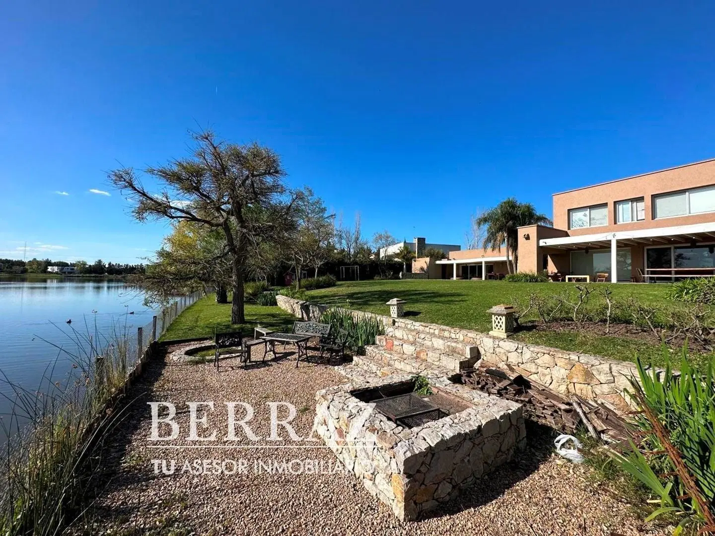 Casa venta 6 ambientes a la laguna en Santa Catalina Villanueva lote de 2187 m2 3