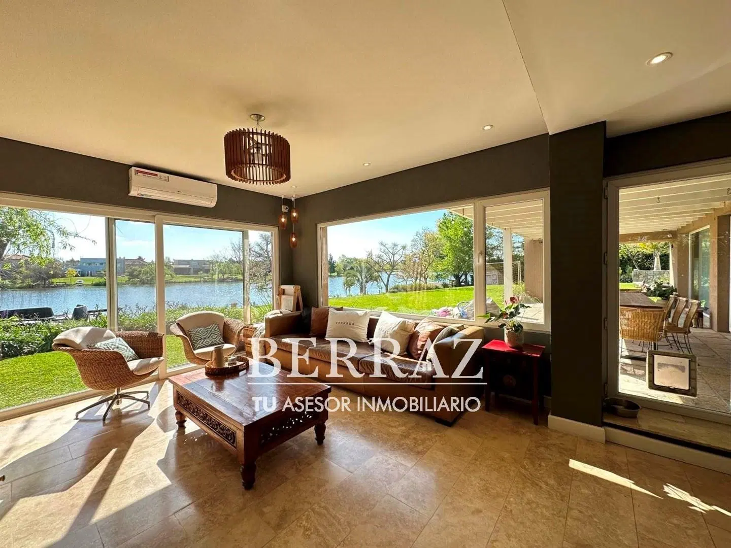 Casa venta 6 ambientes a la laguna en Santa Catalina Villanueva lote de 2187 m2 4