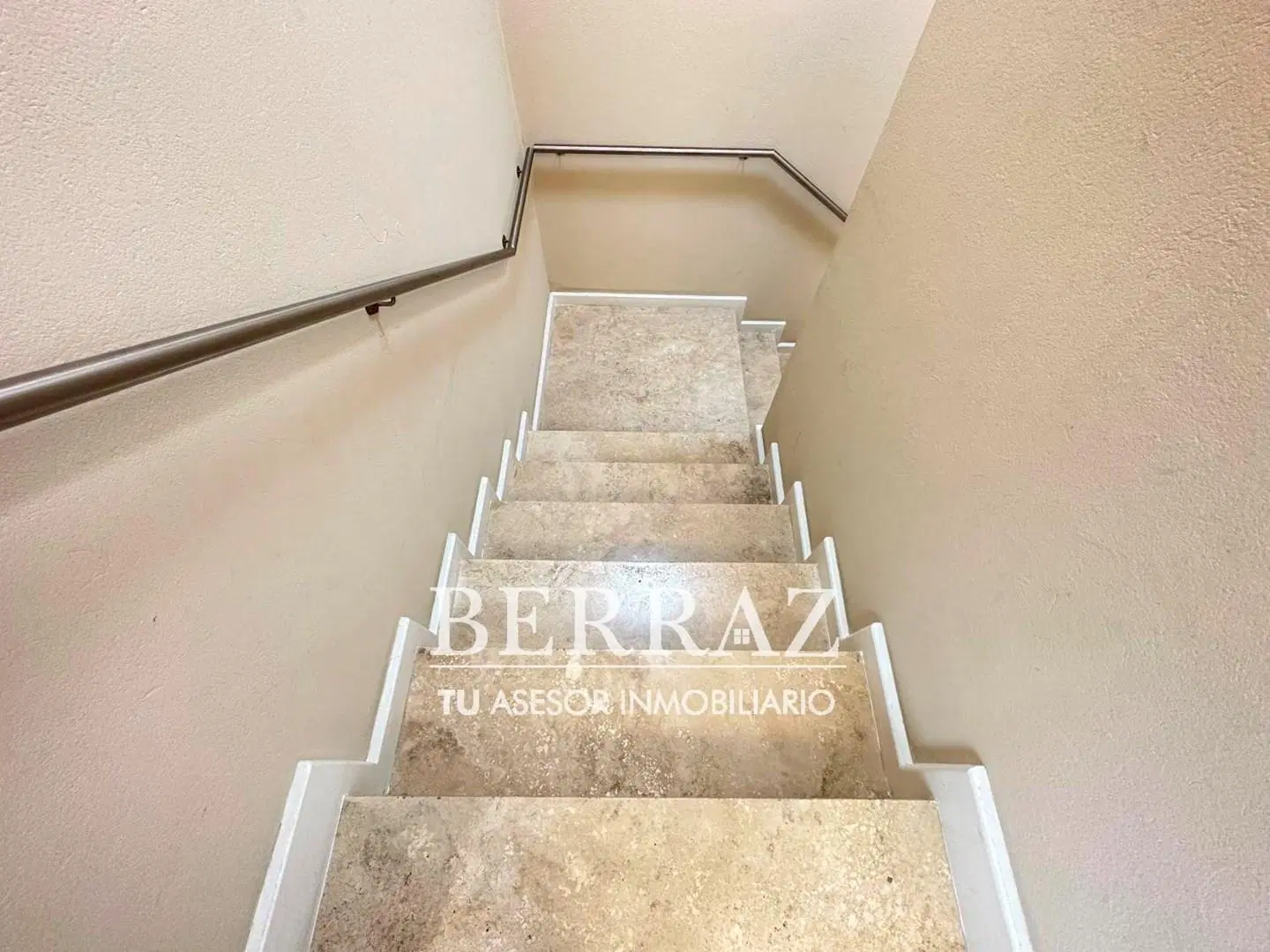 Casa venta 6 ambientes a la laguna en Santa Catalina Villanueva lote de 2187 m2 5