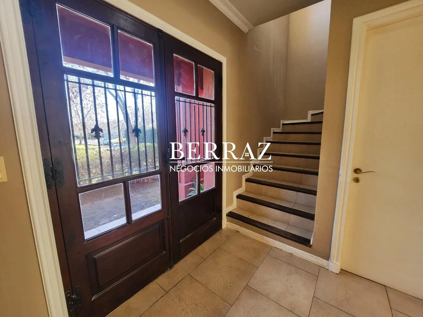 Casa Venta 4 Dormitorios Barrio Los Jazmines Lote de 700 m2 Pilar del Este 2