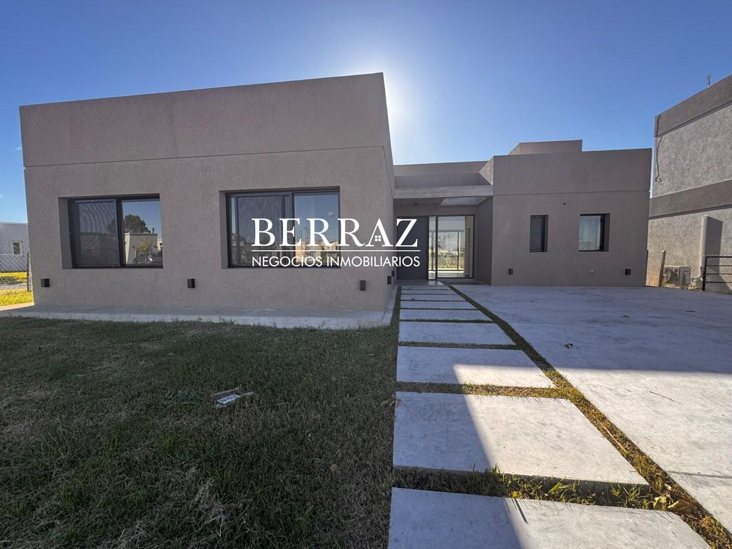 Casa Venta 3 Dormitorios Barrio Santo Tomás Lote de 544 m2 Derqui, Pilar, Zona Norte