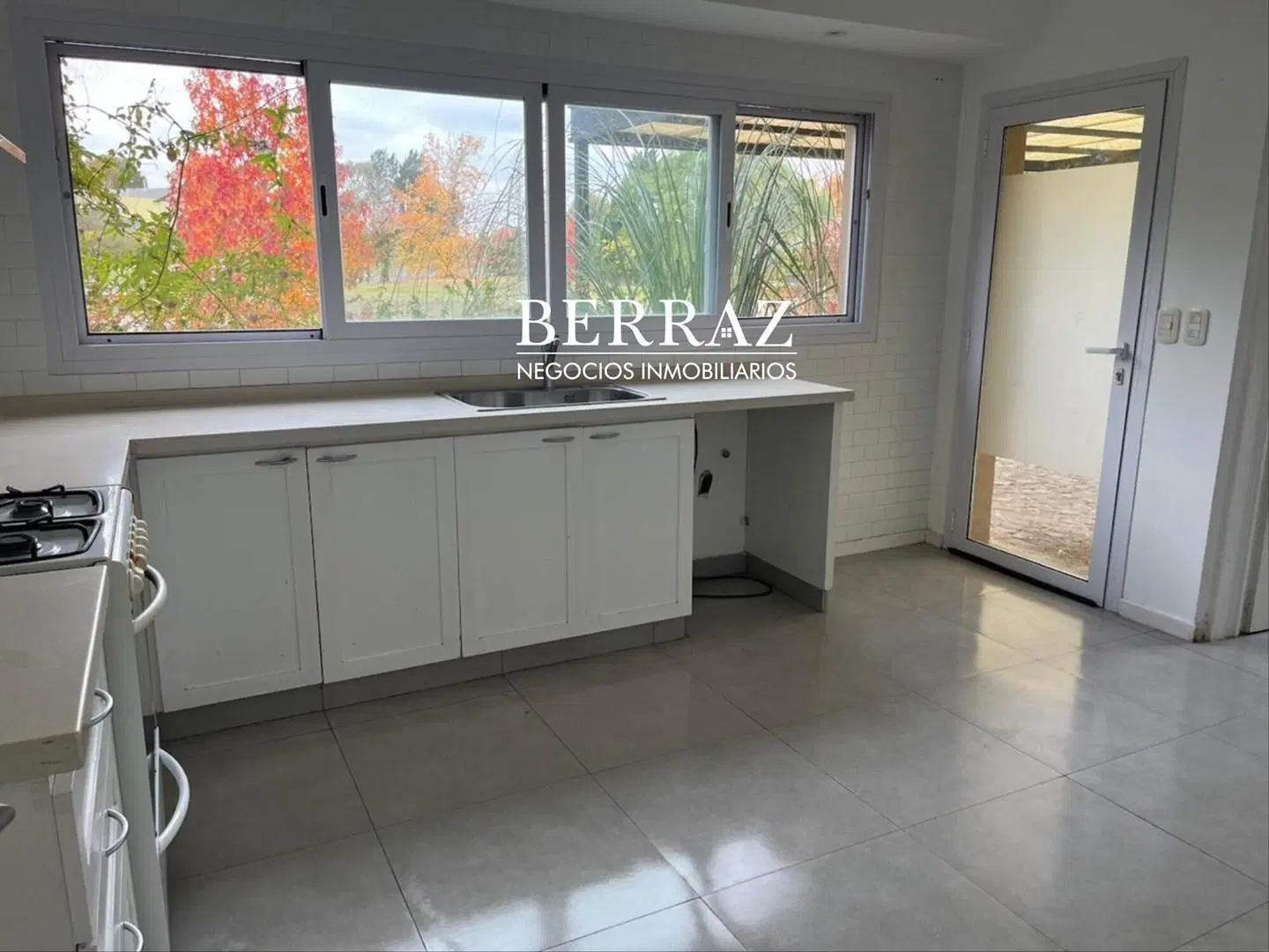 Casa Alquiler Anual 3 Dormitorios Barrio La Argentina Lote de 1213 m2 Estancias del Pilar 2