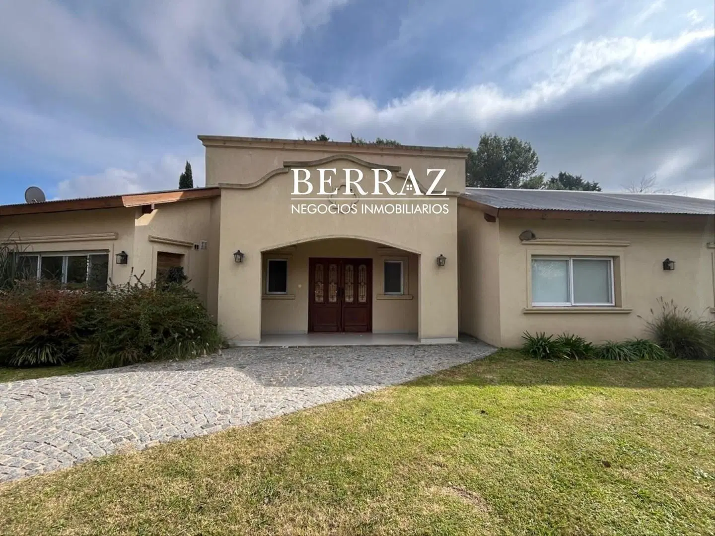 Casa Alquiler Anual 3 Dormitorios Barrio La Argentina Lote de 1213 m2 Estancias del Pilar 3