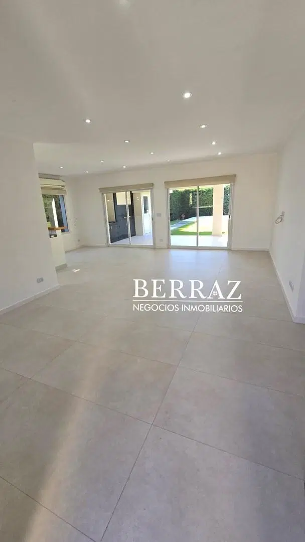 Casa Venta 3 Dormitorios Barrio Santa Guadalupe Lote de 658 m2 Pilar del Este 3
