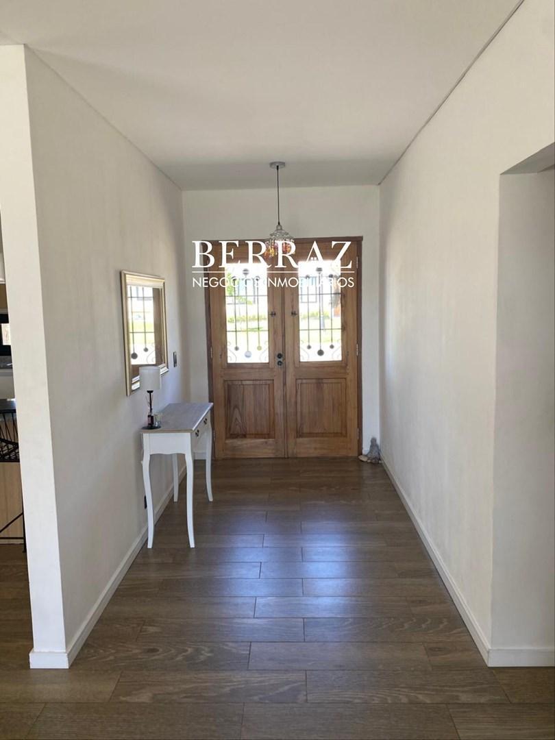 Casa Venta 3 Dormitorios Barrio Santa Lucia Lote de 559 m2 Pilar del Este