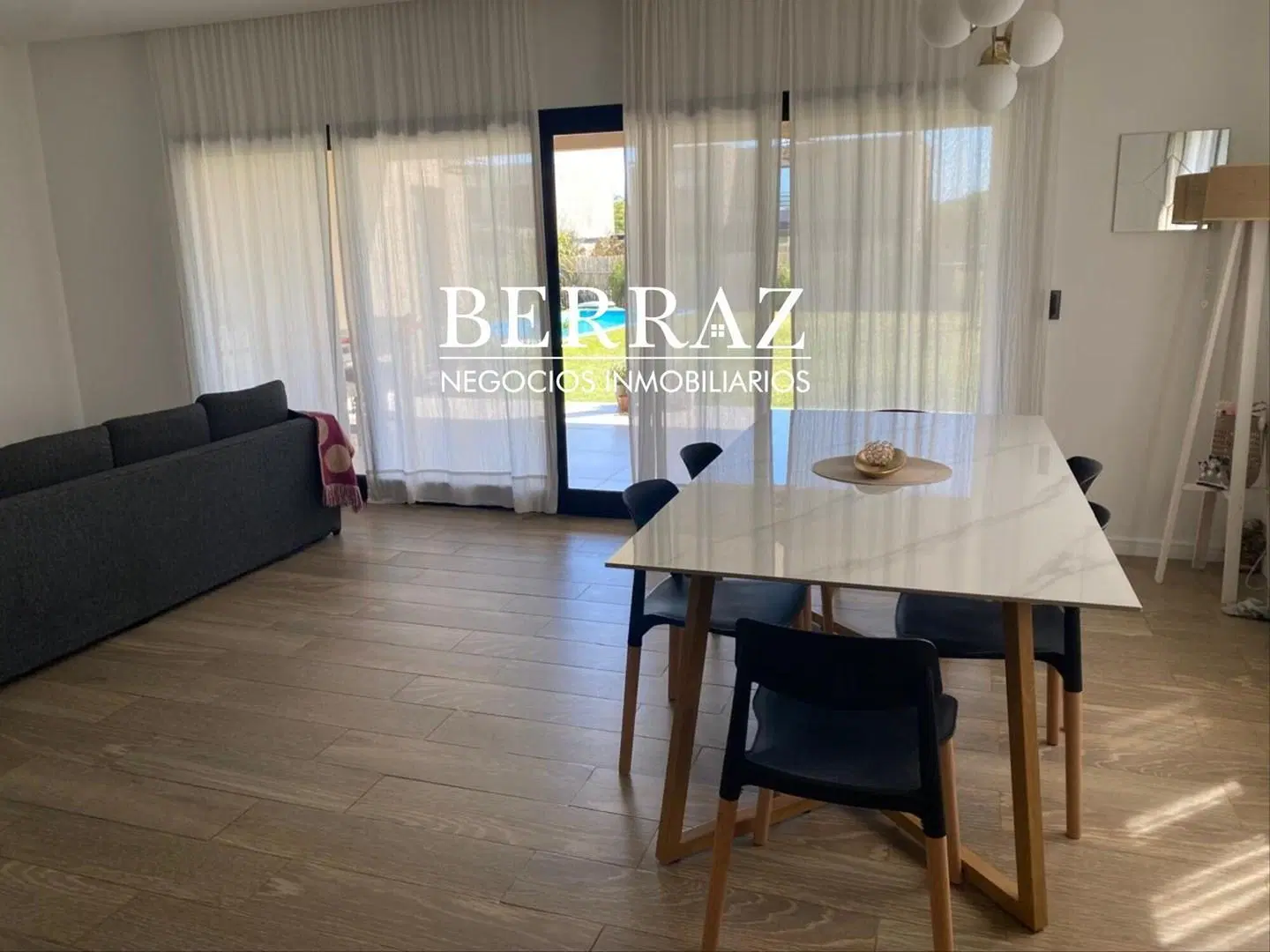 Casa Venta 3 Dormitorios Barrio Santa Lucia Lote de 559 m2 Pilar del Este 2